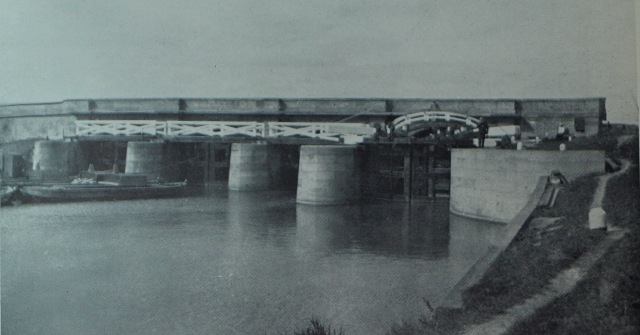Denver Sluice from upstream 1923